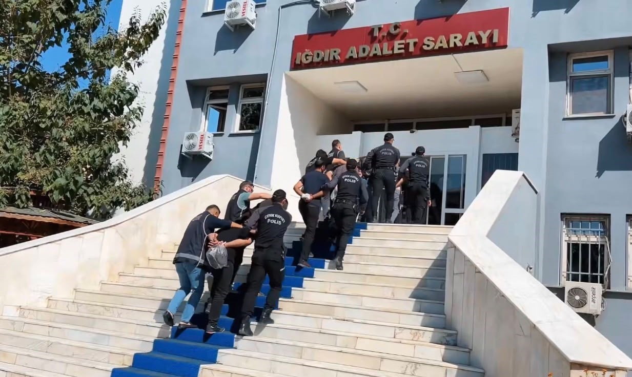 IĞDIR İL EMNİYET MÜDÜRLÜĞÜNCE TARAFINDA 27 GÜNDE GERÇEKLEŞTİRİLEN ÇALIŞMALAR KAPSAMINDA 46 ARANAN...