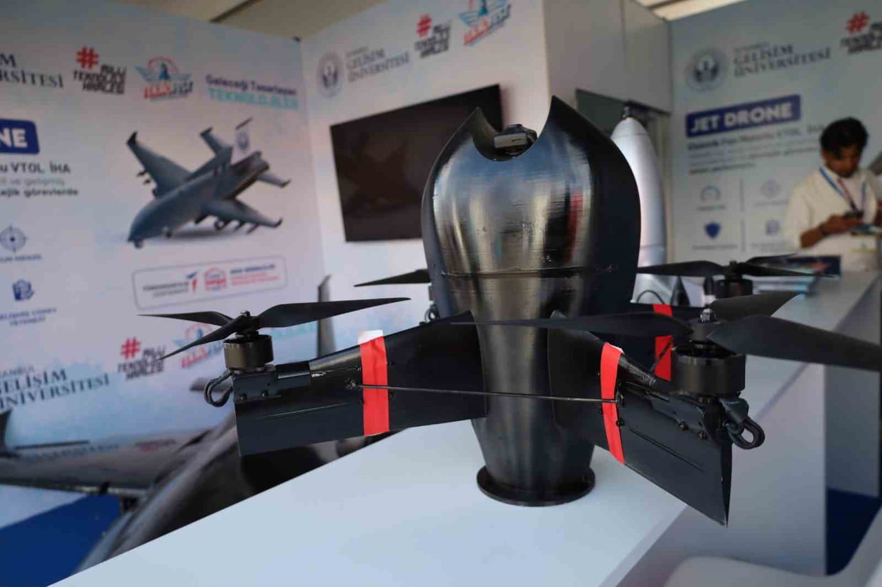 İGÜ TEKNOFEST’E  JET DRON PROJESİ VE ELEKTRİK FAN MOTORLU VTOL İHA İLE KATILARAK DİKKATLERİ...