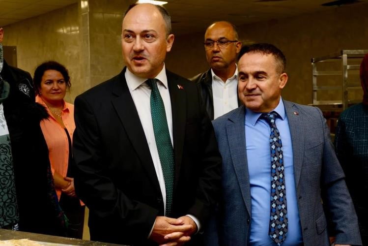 İL MÜDÜRÜ RAMAZAN DEMİR (SOLDA), YENİ AÇILAN HALİME HATUN KIZ ÖĞRENCİ YURDUNDA İNCELEMELERDE...
