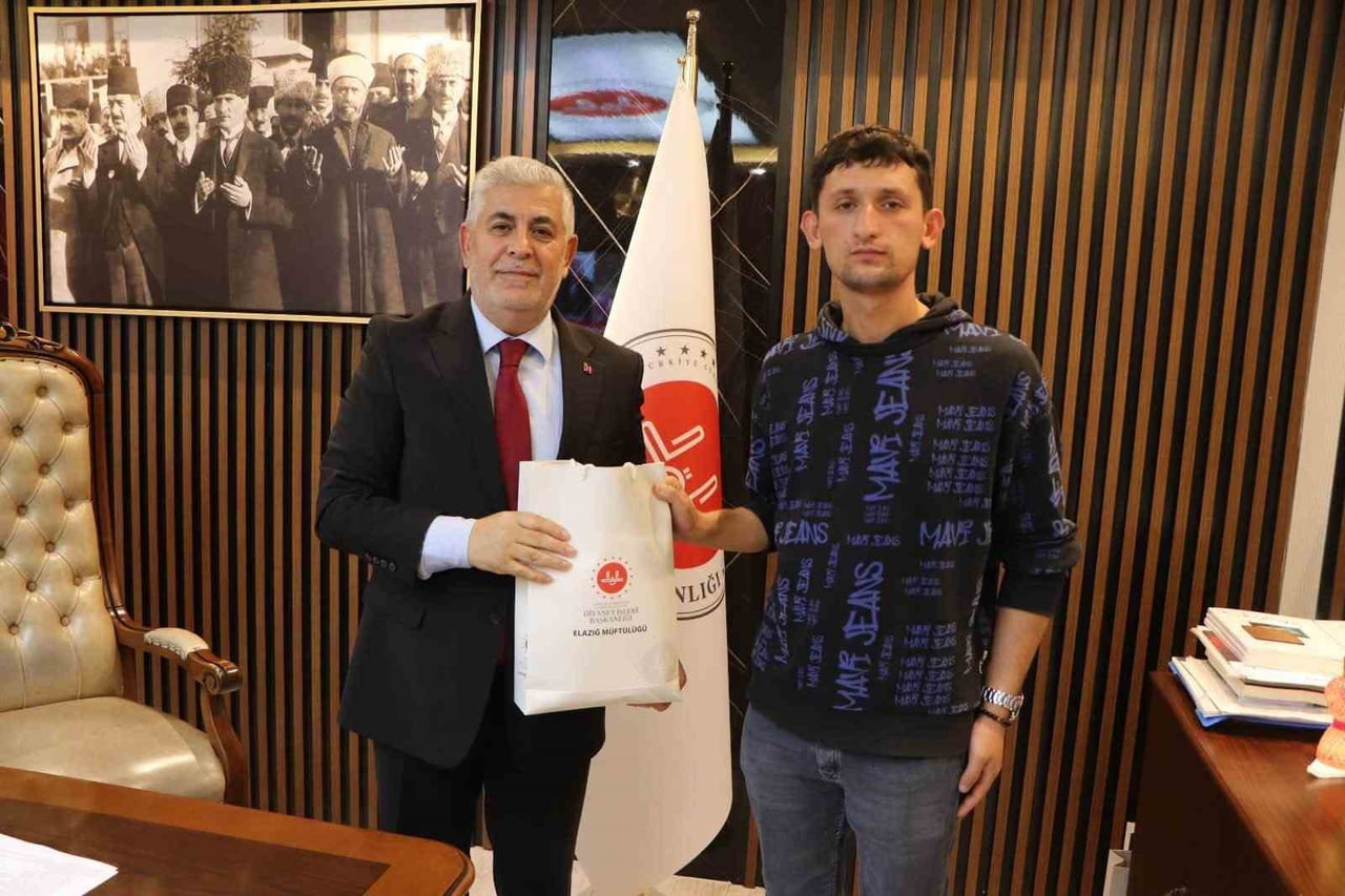 İL MÜFTÜSÜ  BİNGÖL, DÜRÜST DAVRANIŞIYLA TAKDİR TOPLAYAN SİMİTÇİ BARIŞ SERTKAYA’YI...