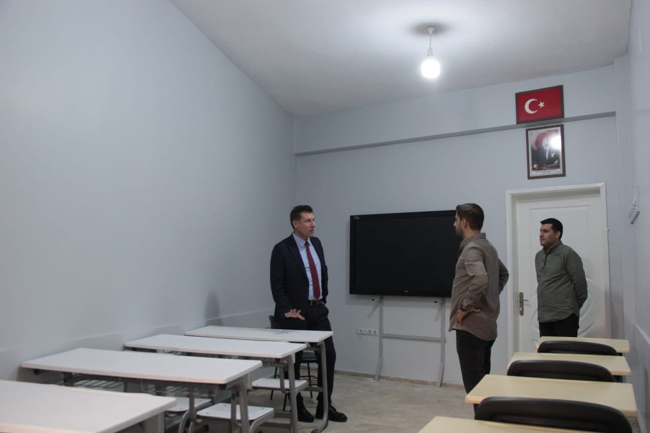 İLÇE MİLLÎ EĞİTİM MÜDÜRÜ ŞAHAN İKE, CİZRE HALK EĞİTİMİ MERKEZİNDE YÜRÜTÜLEN MESLEK EDİNDİRME VE...