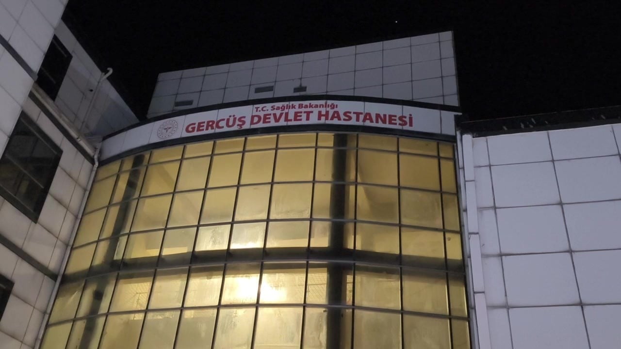 İLK MÜDAHALELERİ OLAY YERİNDE YAPILAN 2 KİŞİ, AMBULANSLA GERCÜŞ DEVLET HASTANESİNE...