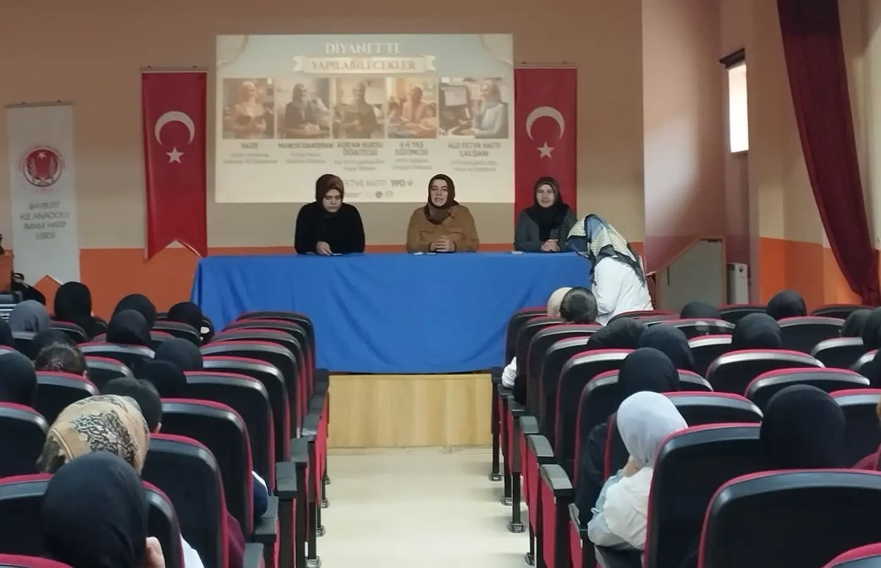 İMAM HATİP LİSESİNDE ÖĞRENCİ VE VELİLERE YÖNELİK PROGRAMLAR DÜZENLENDİ