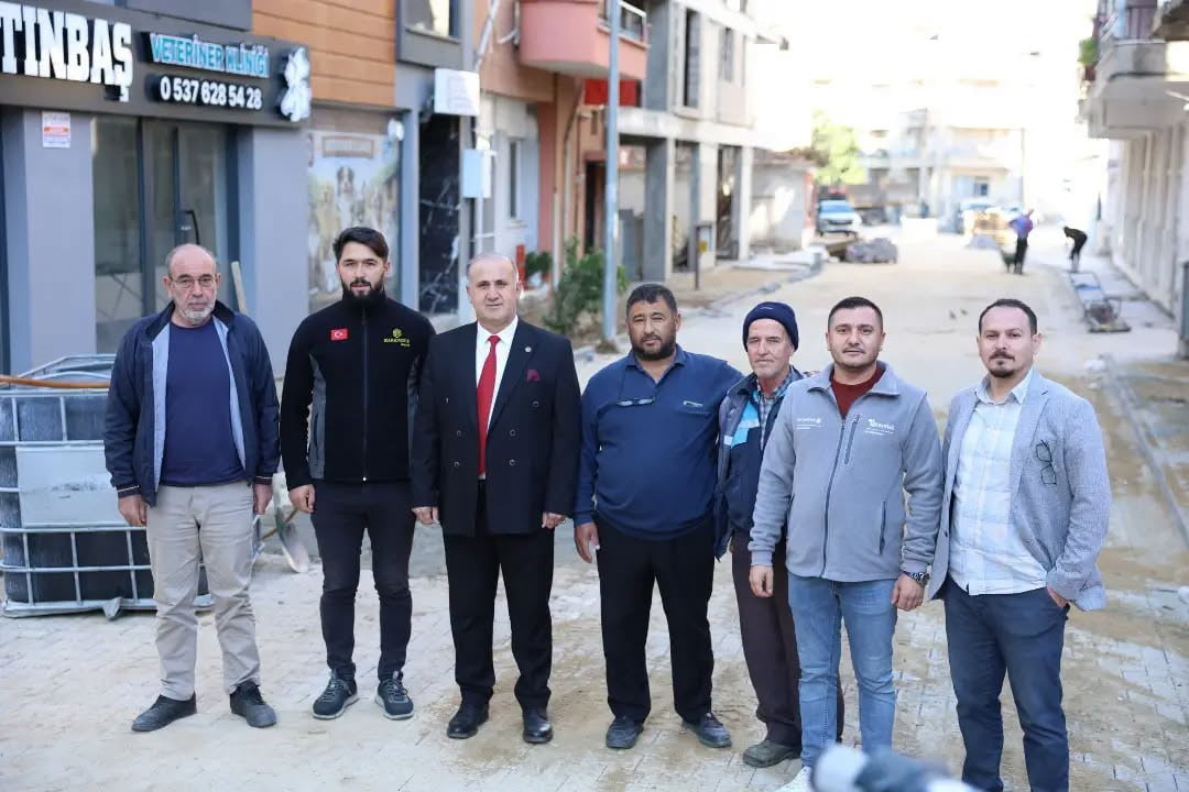 İNCİRLİOVA’DA YOL ÇALIŞMALARI SÜRÜYOR