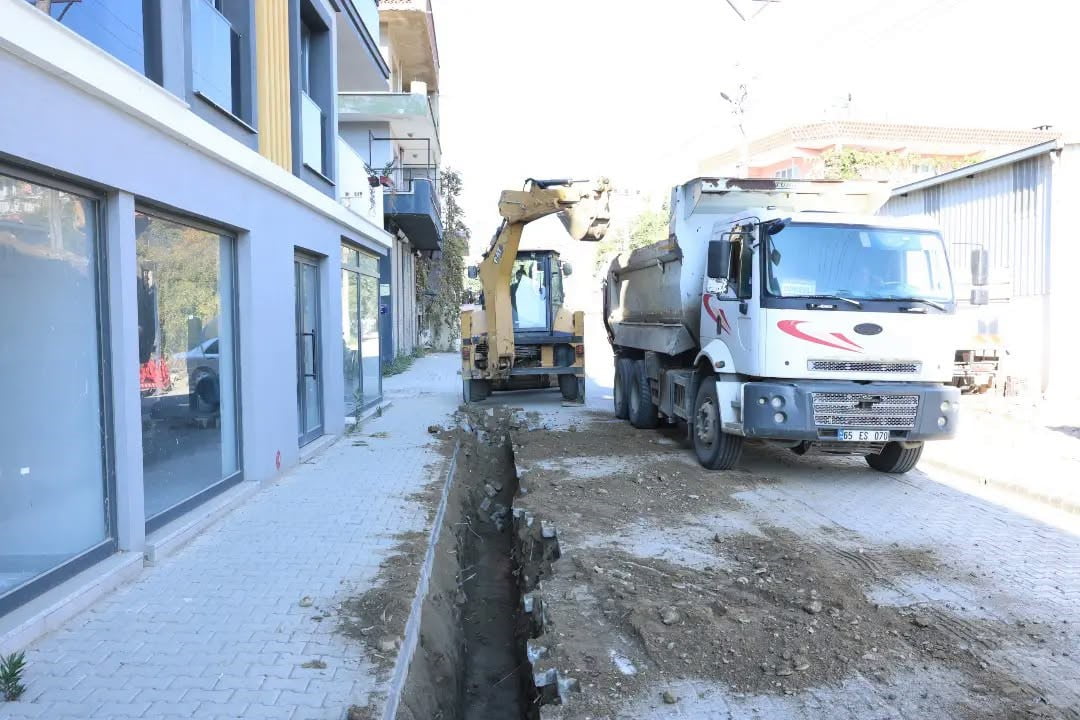 İNCİRLİOVA’NIN SANDIKLI MAHALLESİ’NDE YENİ YOL BAĞLANTISI BAŞTA OLMAK ÜZERE FARKLI NOKTALARDA...