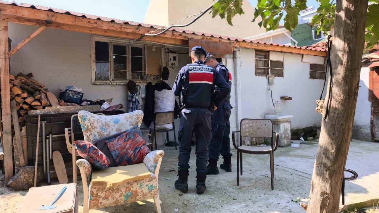 İNEGÖL'DE YAŞLI ADAM EVİNDE ÖLÜ BULUNDU