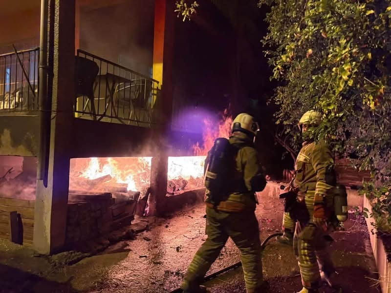 İSKENDERUN’DA BİR EVİN BODRUM KATINDA ÇIKAN YANGINA İTFAİYE EKİPLERİ MÜDAHALE ETTİ.