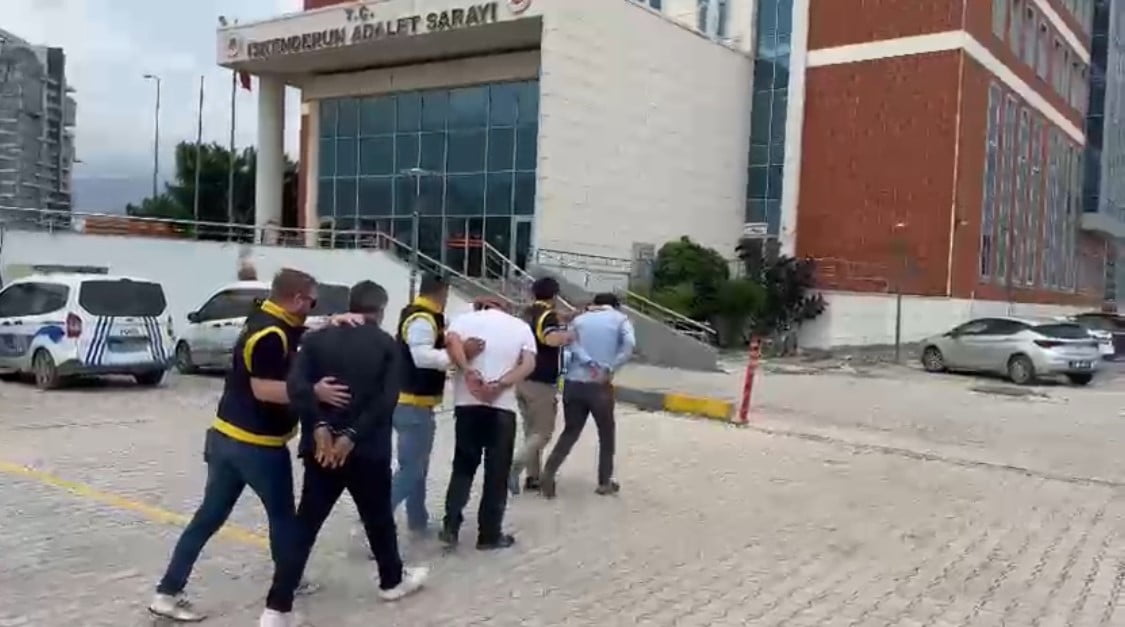 İSKENDERUN’DA ÇEŞİTLİ SUÇLARDAN ARANAN 3 HÜKÜMLÜ YAKALANARAK TUTUKLANDI.