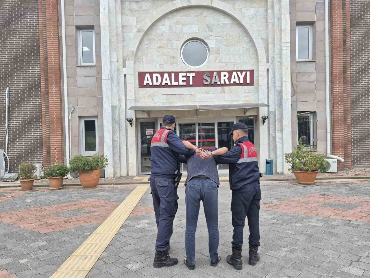ISPARTA’NIN GÖNEN İLÇESİNDE JANDARMA EKİPLERİNCE DÜZENLENEN UYUŞTURUCU OPERASYONUNDA 1 ŞÜPHELİ...