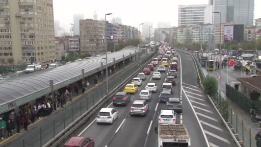 İstanbul'da bayram öncesi trafik yoğunluğu yüzde 74 oldu