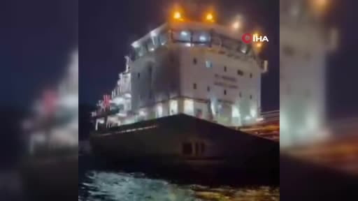 İstanbul Boğazı’nda kimyasal madde taşırken kıyıya sürüklenen tanker emniyetle...