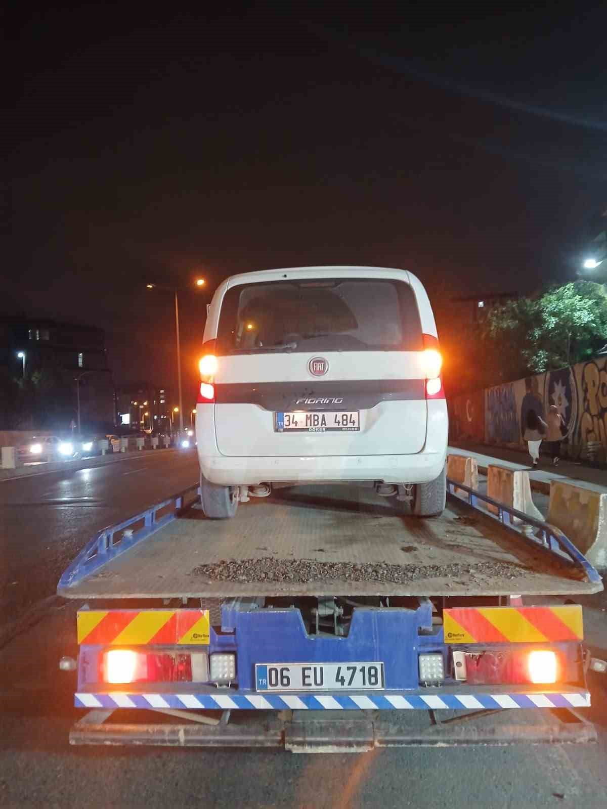 İSTANBUL’DA KUZEY MARMARA OTOYOLU’NDA TERS ŞERİTTE İLERLEYEN OTOMOBİL SÜRÜCÜSÜ, BİR ARACIN DİKİZ...