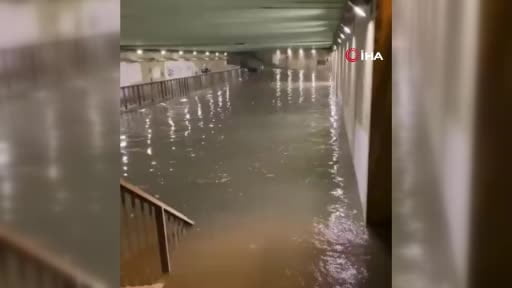 İstanbul’da sağanak yağış sonrası Pendik ve Tuzla’da yollar göle döndü