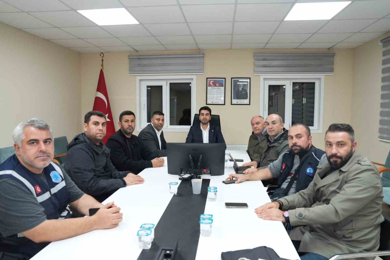 İSTANBUL GENELİNDE ETKİLİ OLAN SAĞANAK YAĞIŞ NEDENİYLE BİRÇOK İLÇEDE TAŞKINLAR YAŞANIRKEN, TUZLA...