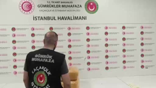 İstanbul Havalimanı’nda 25 kilo esrar ele geçirildi: 2 gözaltı