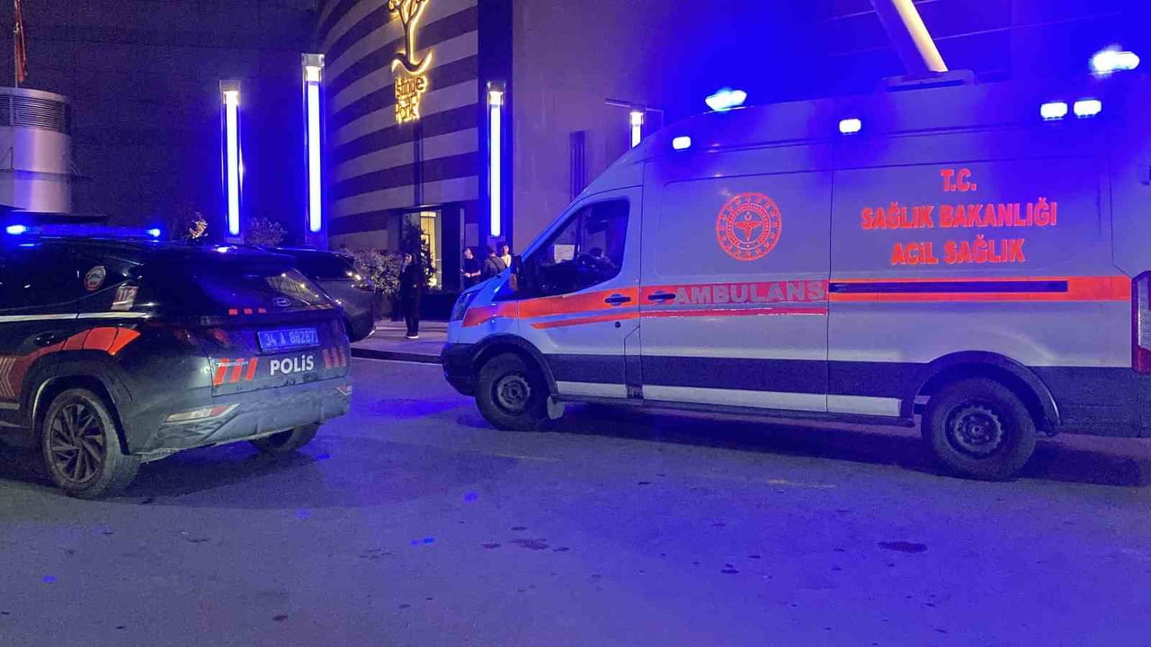 İSTANBUL SARIYER’DE FİLİSTİN ÖZGÜRLÜK NÖBETİ PLATFORMU ÜYELERİ, BİR AVM'DE İSRAİL VATANDAŞINI...