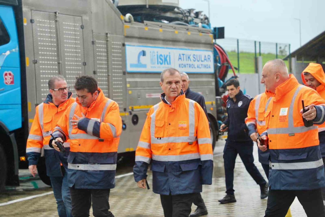 İSTANBUL’U ETKİSİ ALTINA ALAN YAĞIŞA KARŞI BÜYÜKÇEKMECE BELEDİYESİ EKİPLERİ, OLUMSUZLUKLARIN ÖNÜNE...