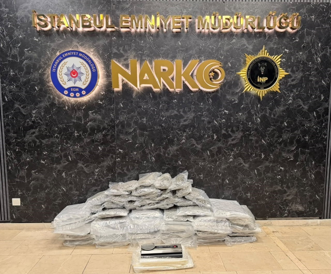 İSTANBUL’UN DÖRT İLÇESİNDE UYUŞTURUCU TİCARETİNE YÖNELİK DÜZENLENEN OPERASYONDA 57 KİLO 300 GRAM...