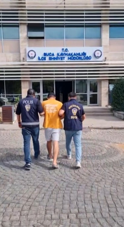İZMİR'DE ARANAN 2 FİRARİ YAKALANDI