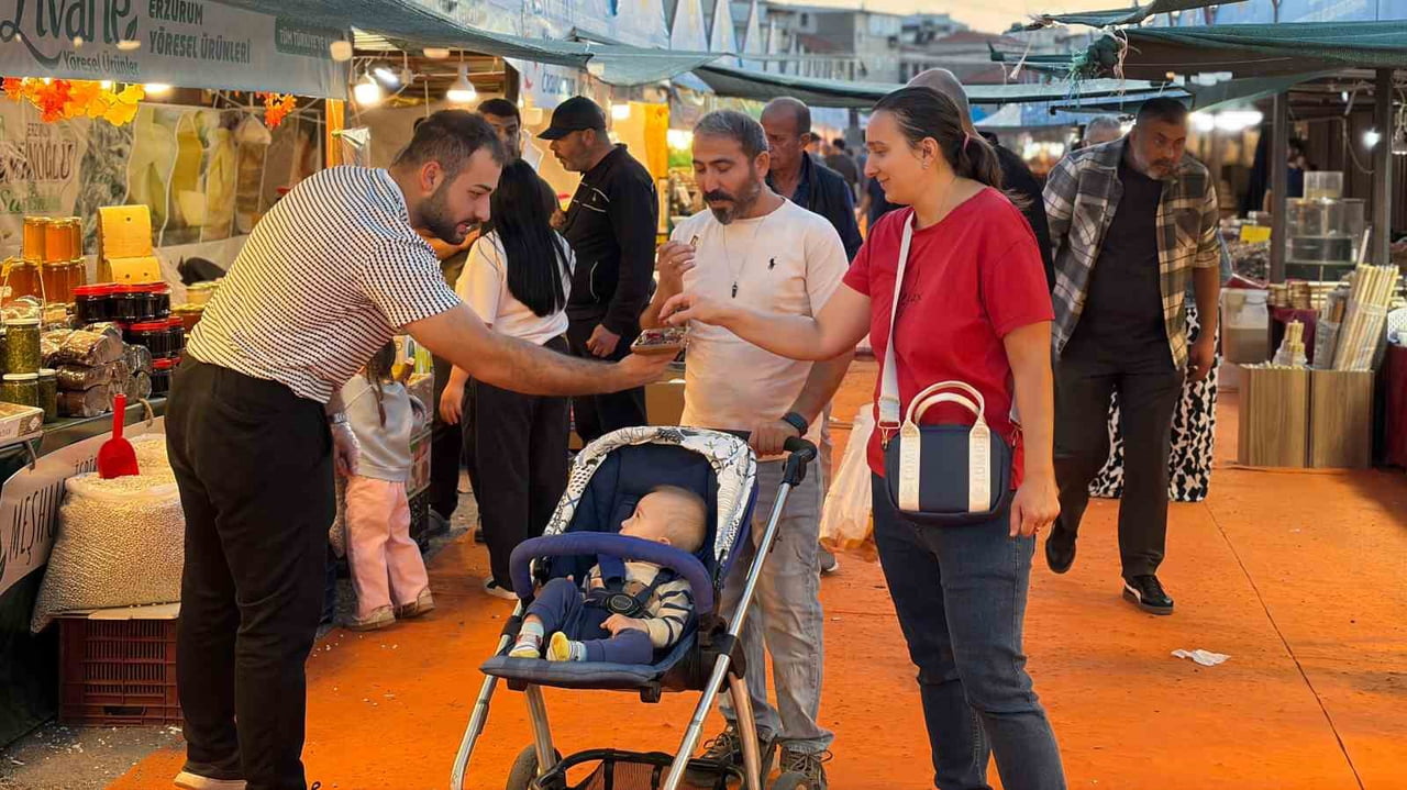 İZMİR'DE DÜZENLENEN ‘ERZURUM TANITIM GÜNLERİ', ERZURUM'UN KÜLTÜRÜNÜ VE YÖRESEL LEZZETLERİNİ...