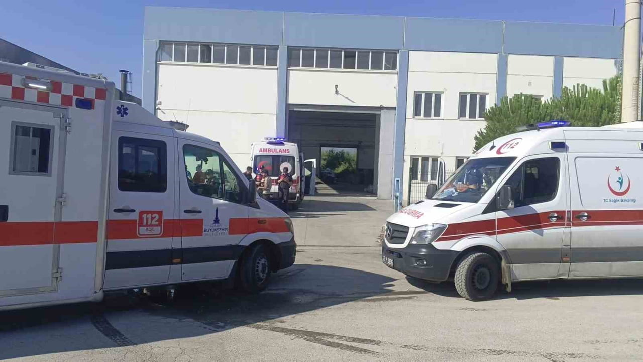 İZMİR'İN TORBALI İLÇESİNDEKİ BİR METAL FABRİKASINDA MEYDANA GELEN VE 7 KİŞİNİN YARALANDIĞI...