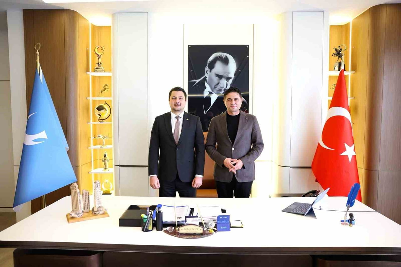 İZMİR BAROSU BAŞKANI SERHAT SÖKMEN (SOLDA) ALİAĞA BELEDİYE BAŞKANI SERKAN ACAR