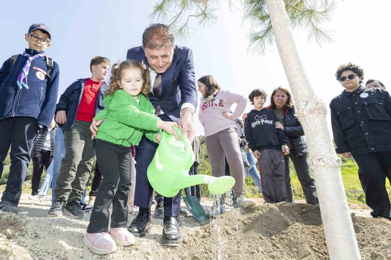 İZMİR BÜYÜKŞEHİR BELEDİYE BAŞKANI CEMİL TUGAY