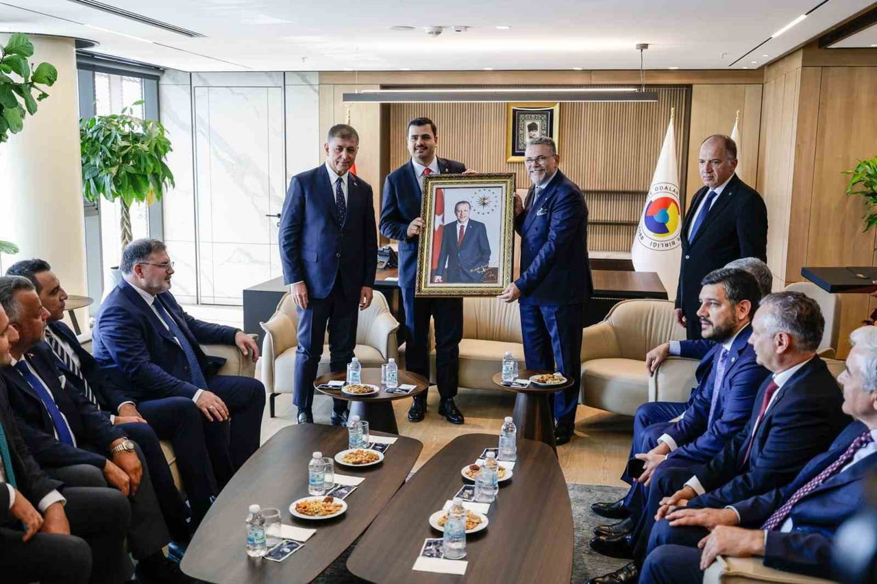 İZMİR BÜYÜKŞEHİR BELEDİYE BAŞKANI DR. CEMİL TUGAY, EBSO’NUN YENİ YÖNETİMİNİ ZİYARETİNDE ÜRETİM VE...