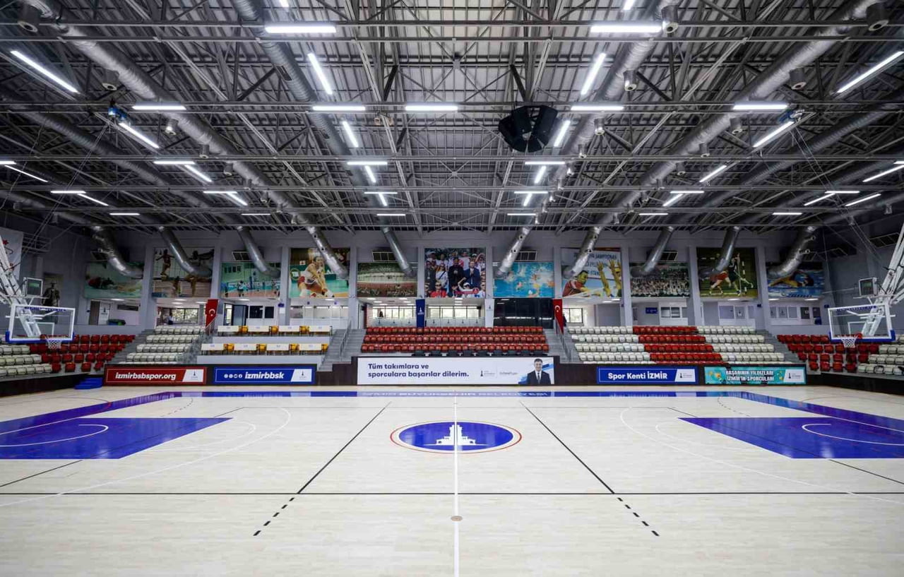 İZMİR BÜYÜKŞEHİR BELEDİYESİ, KÜLTÜRPARK’TAKİ CELAL ATİK SPOR SALONU’NU BAŞTAN AŞAĞI...