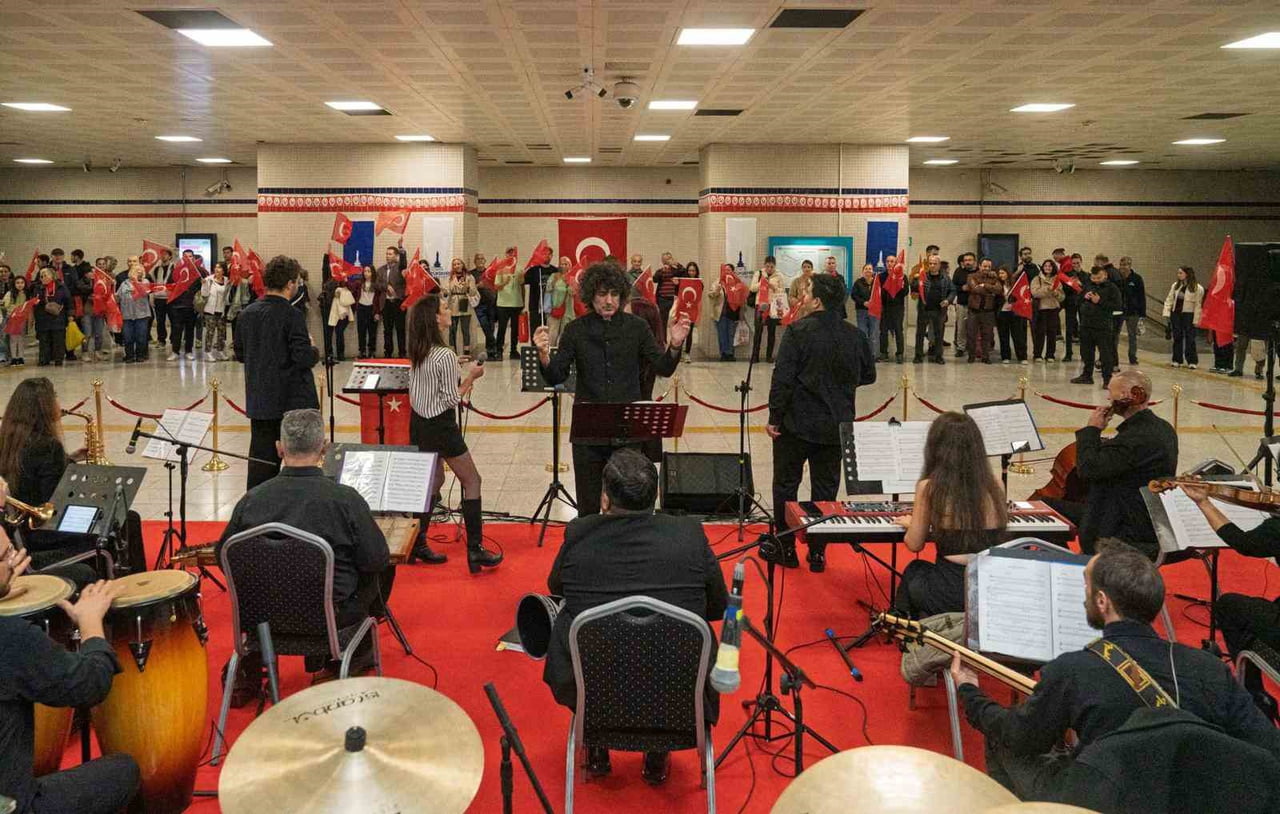 İZMİR BÜYÜKŞEHİR BELEDİYESİ TARAFINDAN KENTİN KÜLTÜR-SANAT YAŞAMINA KAZANDIRILAN SMYRNA ENSEMBLE...