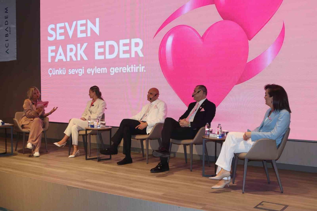 İZMİR’DE ACIBADEM KENT HASTANESİ TARAFINDAN MEME KANSERİ FARKINDALIK AYI KAPSAMINDA DÜZENLENEN...