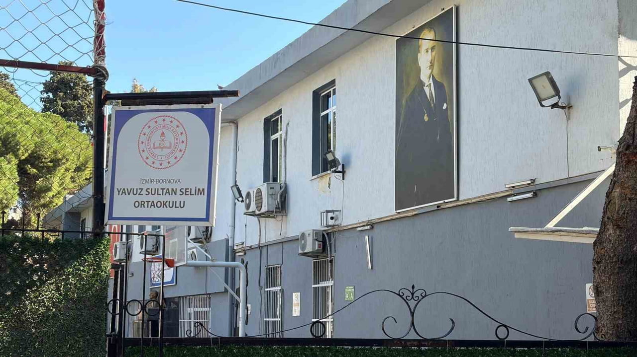 İZMİR’İN BORNOVA İLÇESİ’NDE BİR ORTAOKULDA GÖREVLİ ÖĞRETMEN Y.H. HAKKINDA, BİRKAÇ KADIN VELİYE...