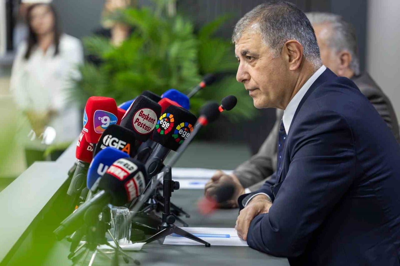 İZMİR’İN EKONOMİK YAŞAMINDA ÖNEMLİ BİR YERE SAHİP OLAN ESNAF VE SANATKÂRLARIN SORUNLARININ...