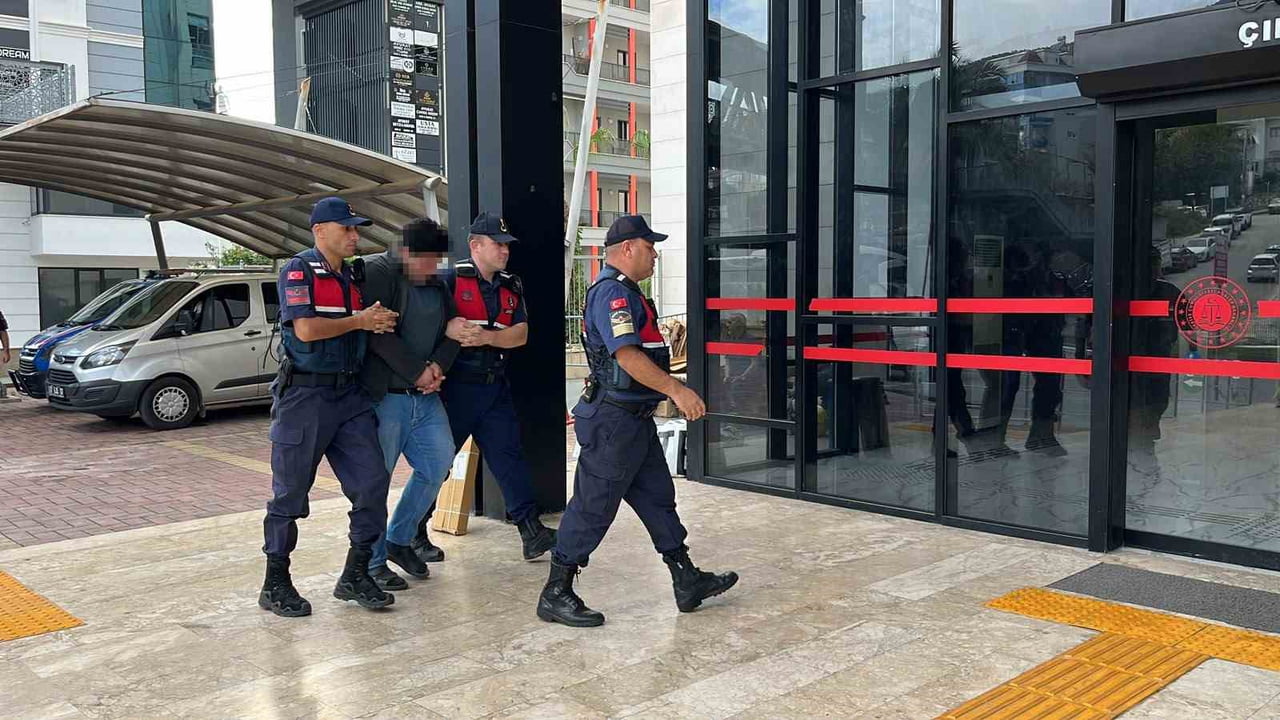 JANDARMA EKİPLERİNCE GÖZALTINA ALINAN ŞÜPHELİ, İŞLEMLERİNİN ARDINDAN ADLİYEYE SEVK...
