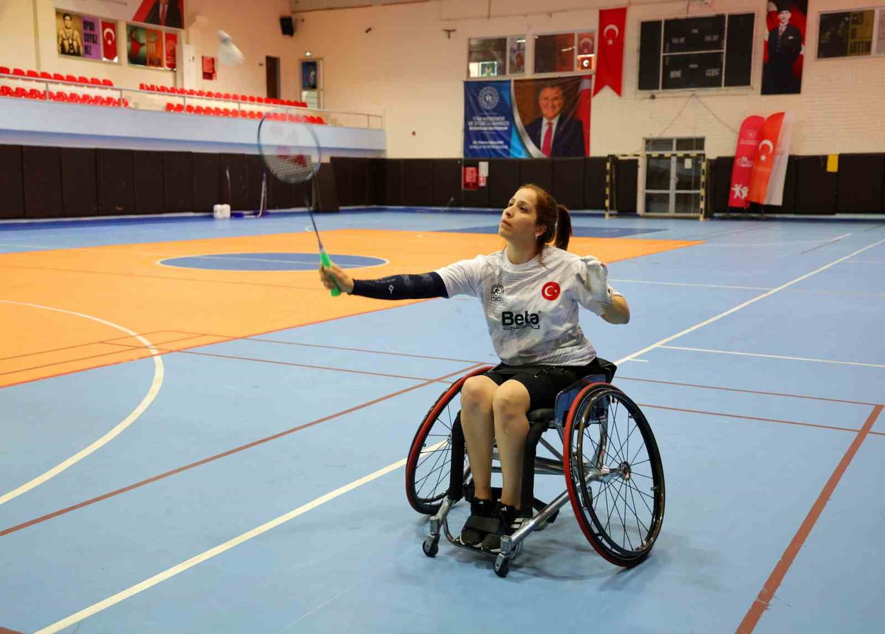 JAPONYA'DA DÜZENLENEN ULUSLARARASI PARA BADMİNTON TURNUVASI'NDA MÜCADELE EDEN ADANALI MİLLİ SPORCU...