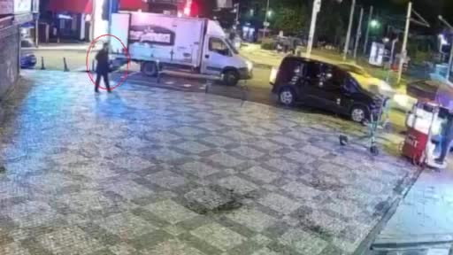 Kadıköy'de döviz bürosunu kurşunlayıp çalıntı plakayla kaçan 5 şüpheli tutuklandı