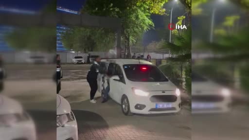 Kadıköy'de intihara kalkışan şahıs polis ekiplerince ikna edilerek teslim oldu