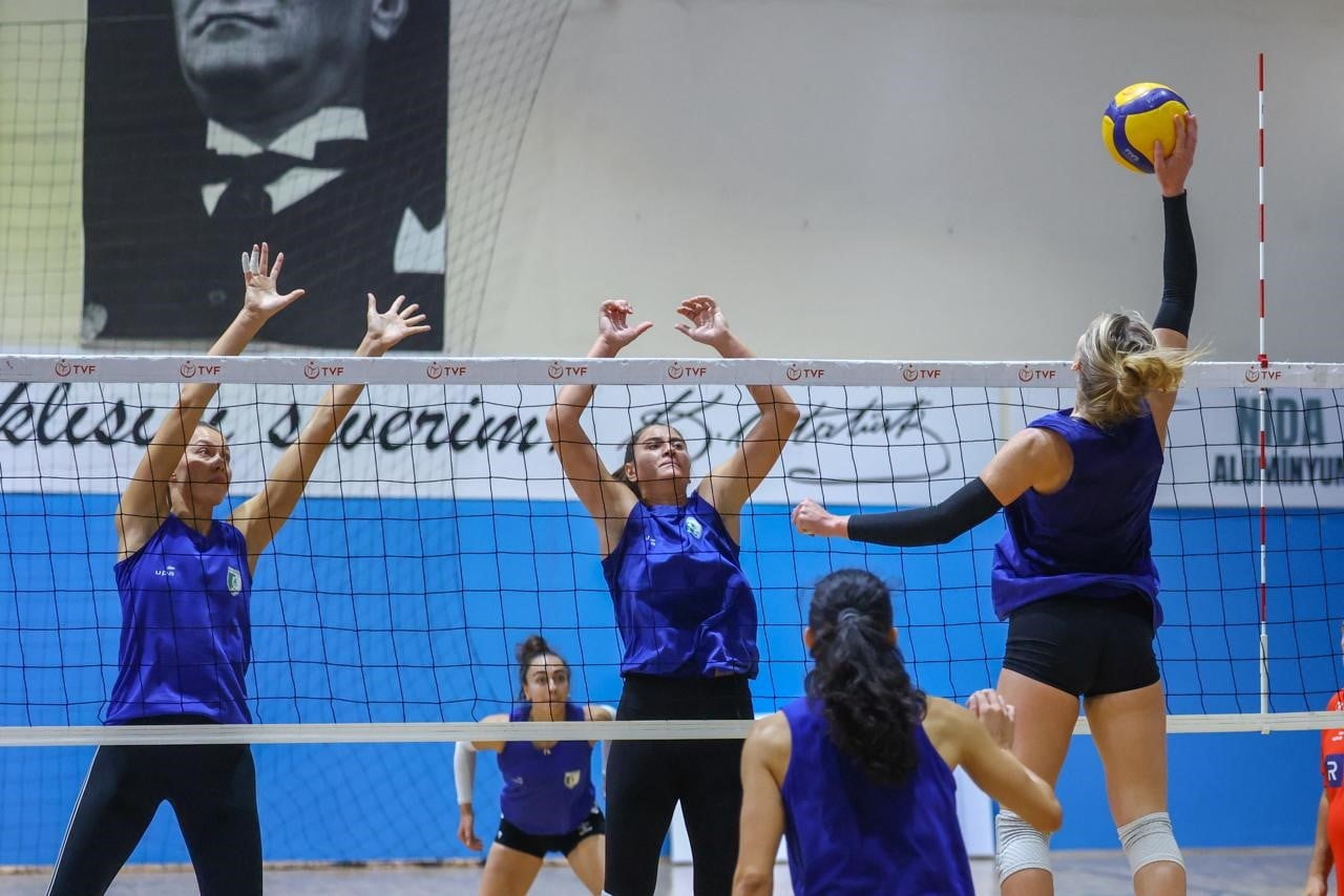 KADINLAR 1. LİGİ A GRUBU’NDA MÜCADELE EDEN BODRUM BELEDİYESİ BODRUMSPOR KADIN VOLEYBOL TAKIMI...