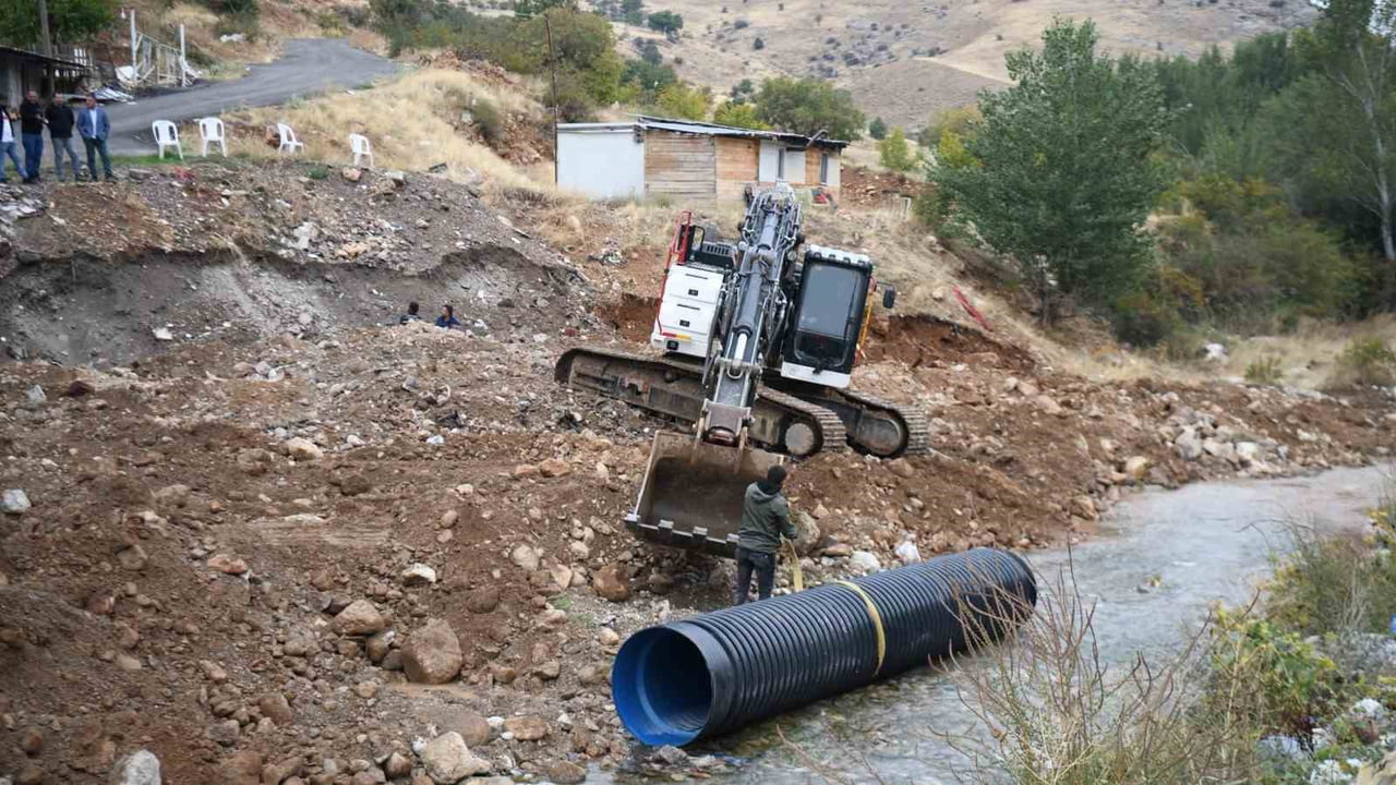KADİRUŞAĞI MAHALLESİNİN 50 YILLIK KÖPRÜ SORUNU ÇÖZÜLÜYOR