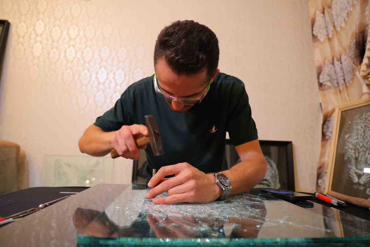 KAHRAMANMARAŞ'TA YAŞAYAN DARICI, 3 YIL ÖNCE SOSYAL MEDYADA İZLEDİĞİ VİDEOLARDAN ETKİLENEREK CAM...