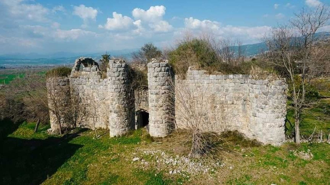 KAHRAMANMARAŞ’IN "KALELER ŞEHRİ" OLARAK BİLİNEN ANDIRIN İLÇESİNDEKİ TARİHİ ANACIK KALESİ, ROMA...