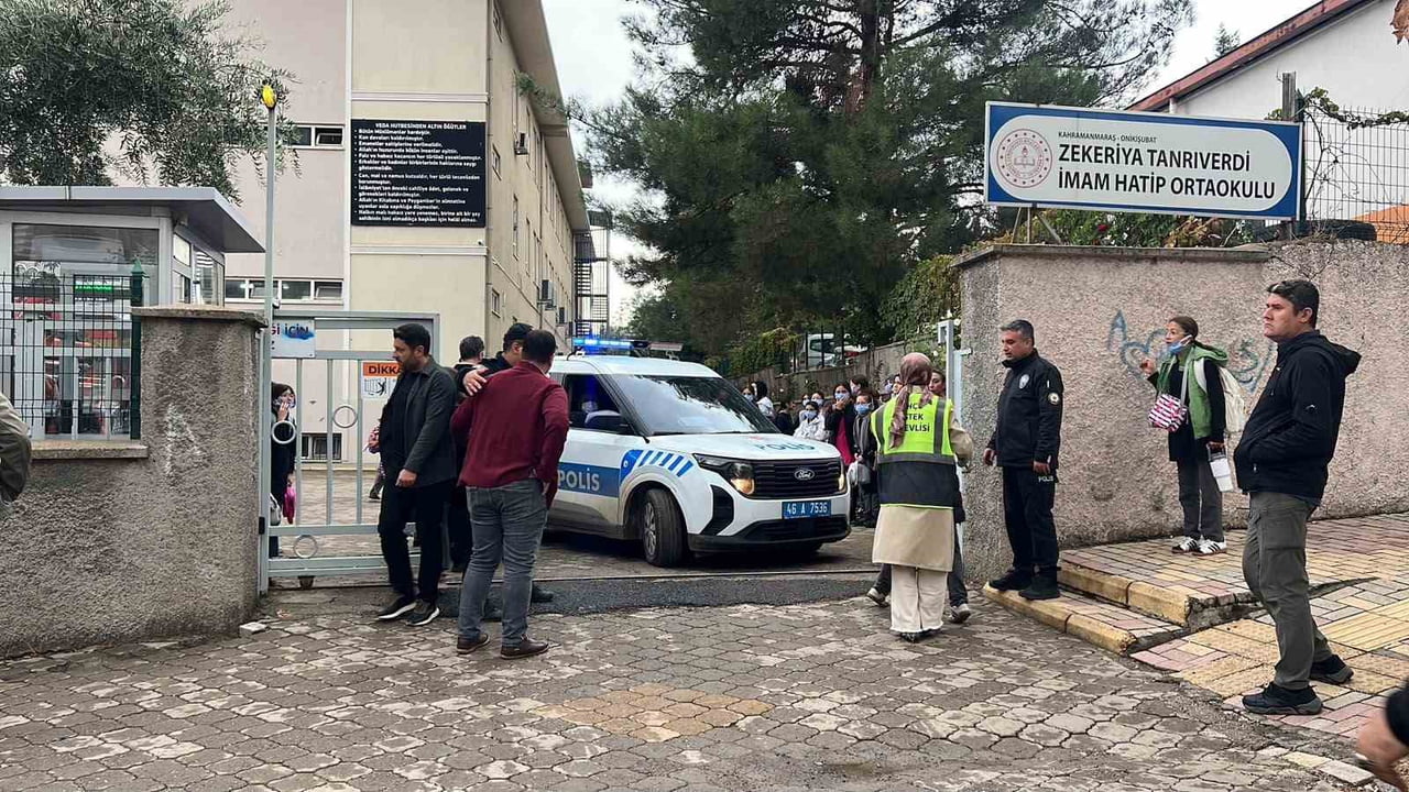 KAHRAMANMARAŞ’TA OKUL YANINDAKİ İNŞAAT ÇALIŞMASI SIRASINDA GAZ SIZINTISINDAN ETKİLENEN ÖĞRENCİLER...