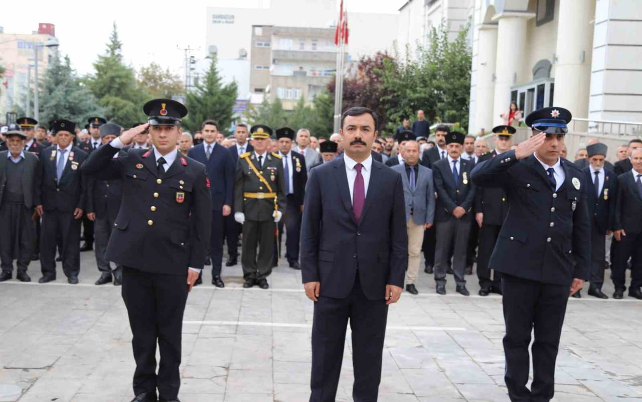 KAHTA’DA CUMHURİYET’İN 103. YIL DÖNÜMÜ TÖRENLE KUTLANDI