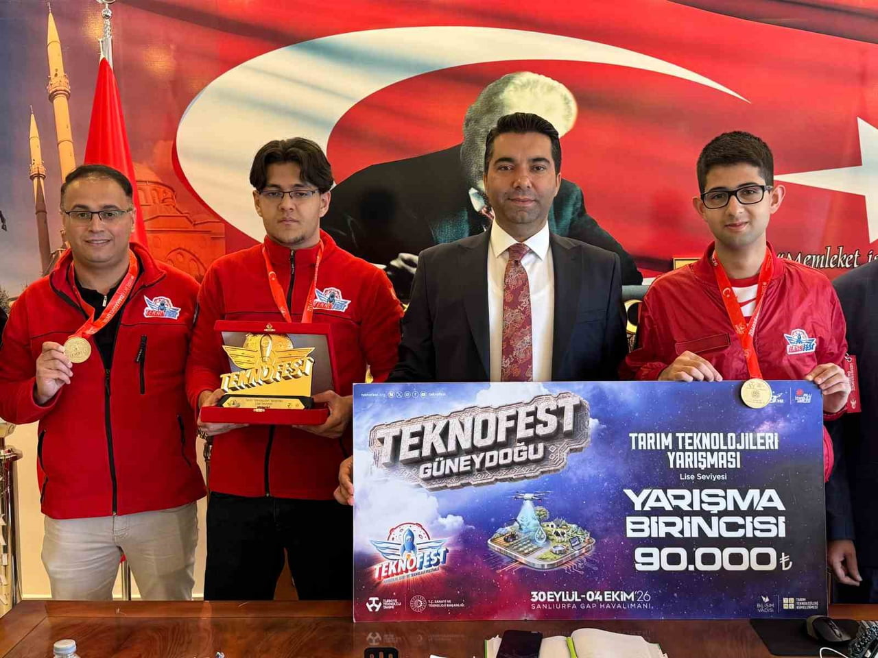 KAMAN BELEDİYE BAŞKANI EMRE DEMİRCİ, TEKNOLOJİ BİRİNCİSİ ÖĞRENCİLERİ MAKAMINDA AĞIRLADI....