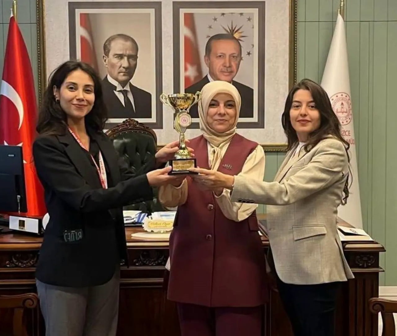 KAMU SPOR OYUNLARI KAPSAMINDA DÜZENLENEN MASA TENİSİ MÜSABAKALARINDA İL BİRİNCİLİĞİNİ KAZANAN...