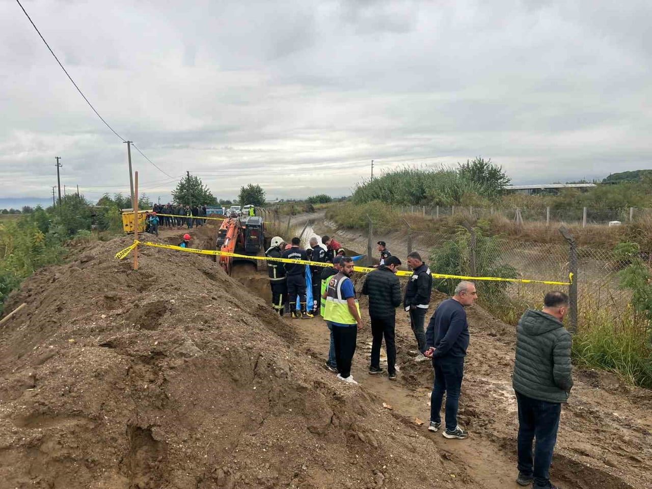 KANALİZASYON ÇALIŞMASINDA TOPRAK GÖÇMESİ: 1 ÖLÜ