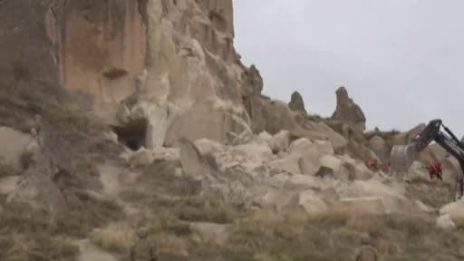 Kapadokya'da peribacası yıkıldı: Ölü ve yaralılar var