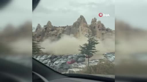Kapadokya'da peribacasının çökme anı kamerada