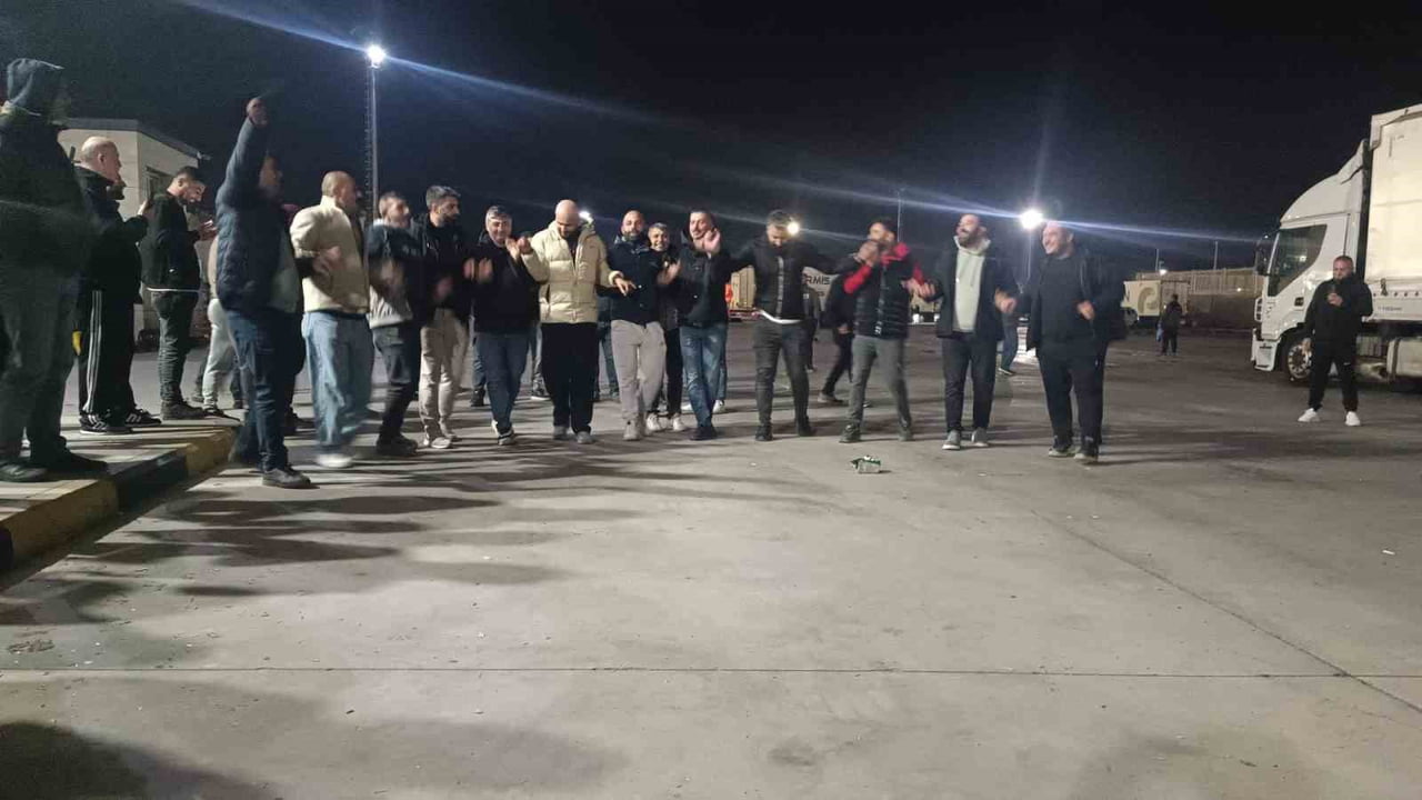 KAPIKULE SINIR KAPISI'NDA TIR SÜRÜCÜLERİ, SCHENGEN VİZE KISITLAMALARI NEDENİYLE MAĞDURİYET...