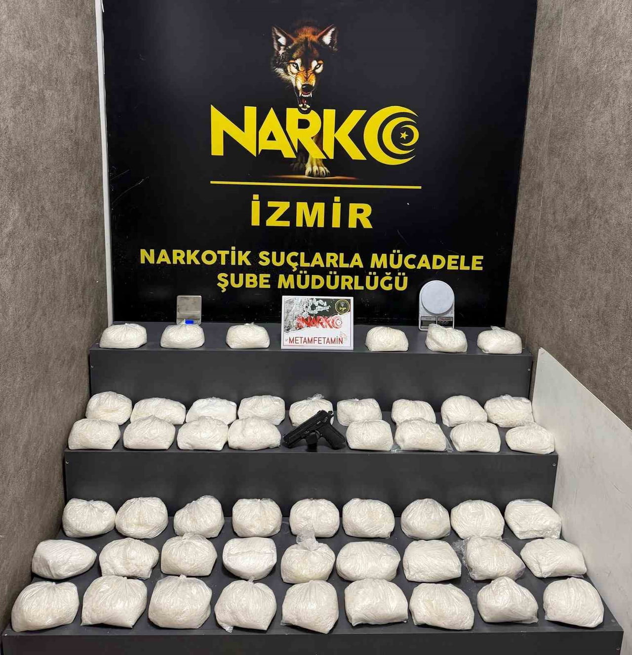 KARABAĞLAR İLÇESİNDE DÜZENLENEN UYUŞTURUCU OPERASYONUNDA 32 KİLO 450 GRAM METAMFETAMİN ELE...